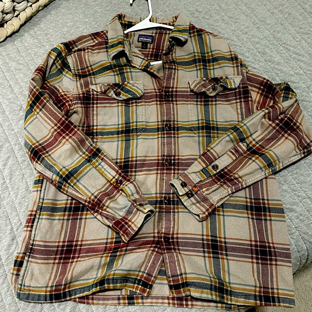Patagonia Men’s Flannel Button Up - Size L